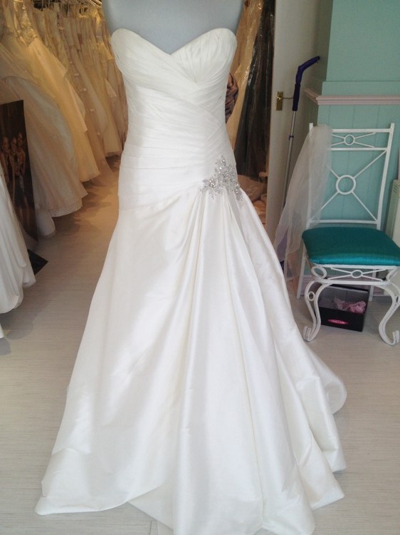 Pronovias Dorothy Sample Wedding Dress on Sale - Stillwhite