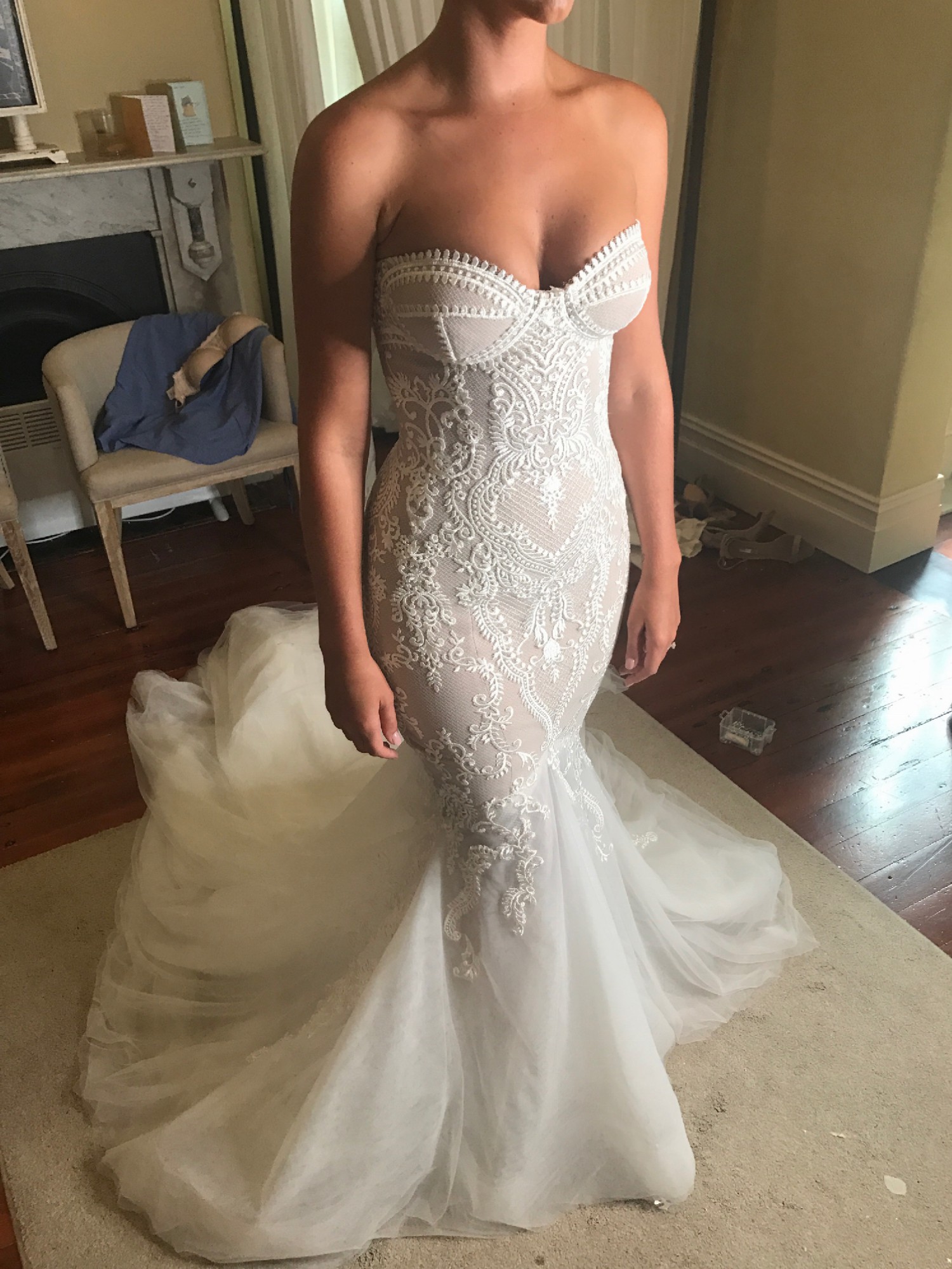 Leah Da Gloria Custom Made Used Wedding Dress on Sale 38% Off - Stillwhite