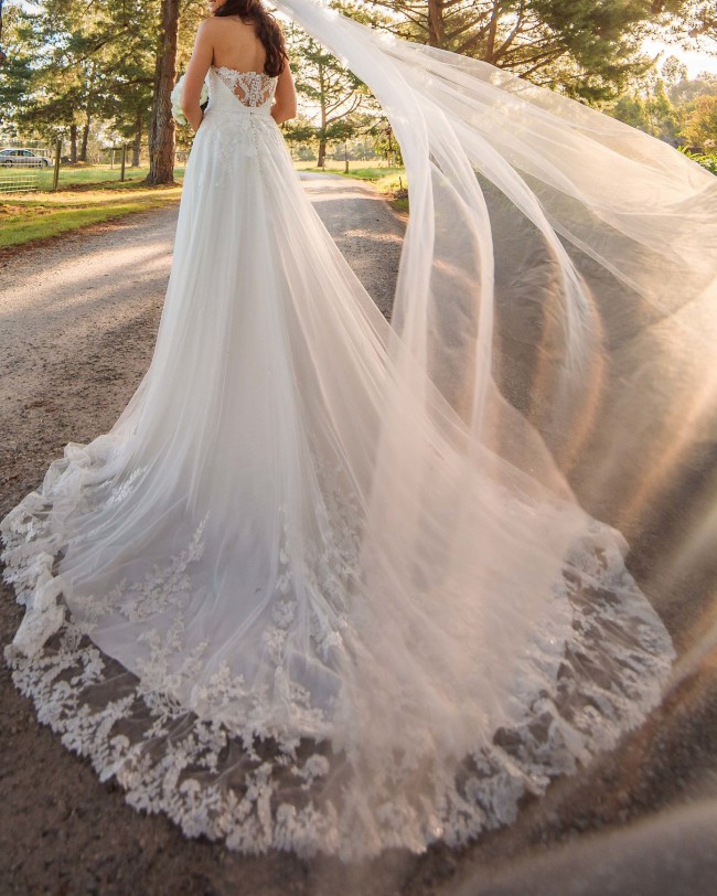 Essense of Australia D1999 - Second Hand Wedding Dresses