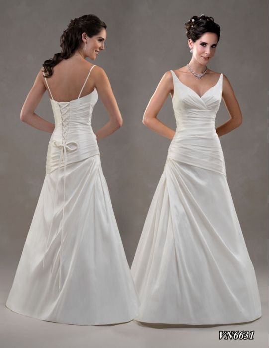 Venus Bridal Used Wedding Dress on Sale 50% Off - Stillwhite