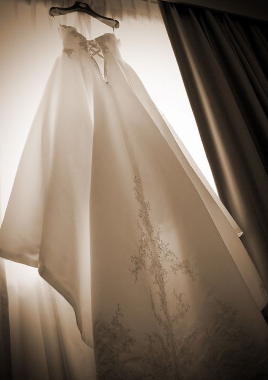 Roz La Kelin Preloved Wedding Dress on Sale 60% Off - Stillwhite