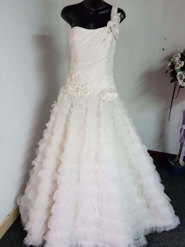 Alfred Angelo Sleeping Beauty 203 Sample Wedding Dress On Sale 90 Off