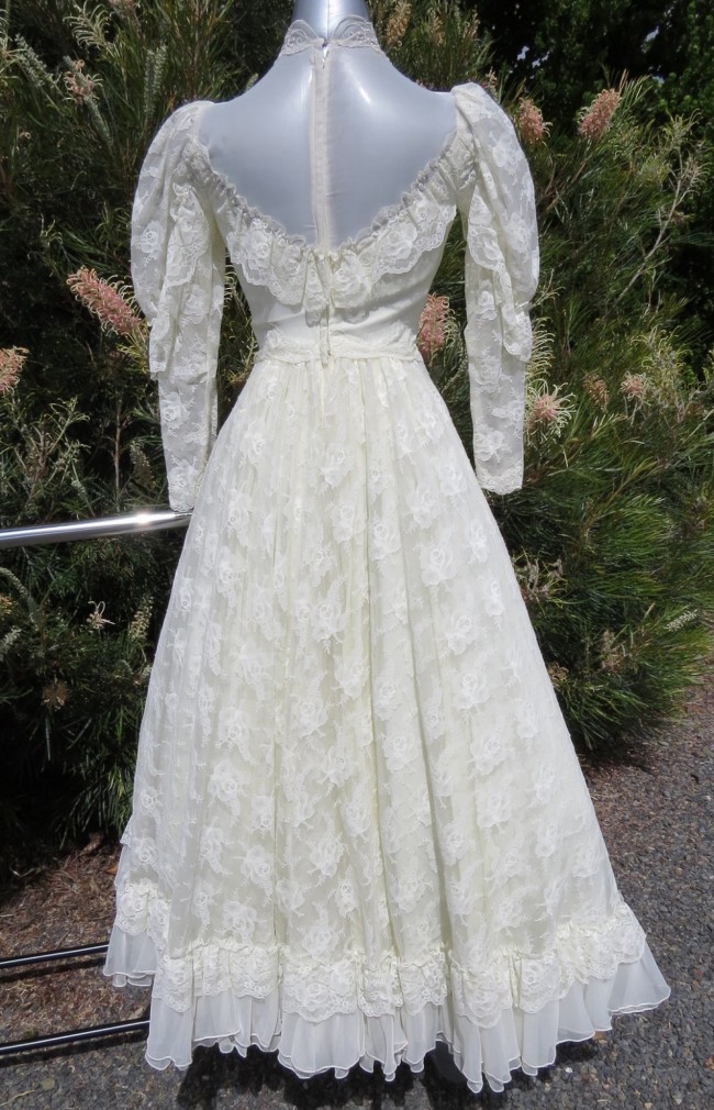 Ball Gown Second Hand Wedding Dress on Sale - Stillwhite