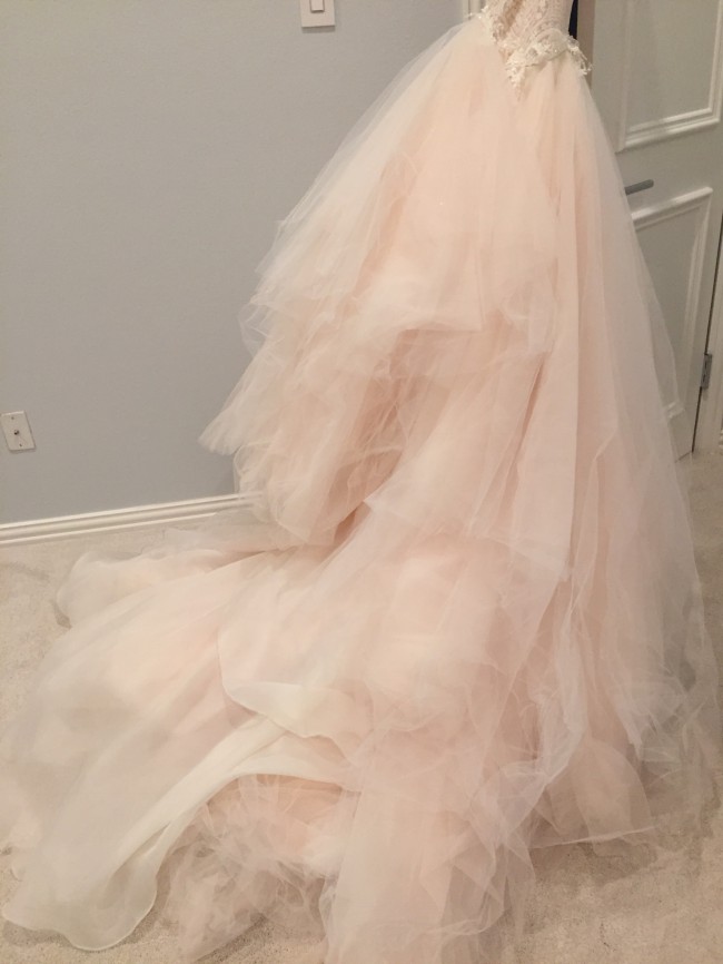 Galia Lahav, Loretta