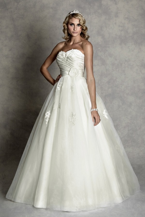 Amanda Wyatt Hepburn - Sample Wedding Dresses - Stillwhite