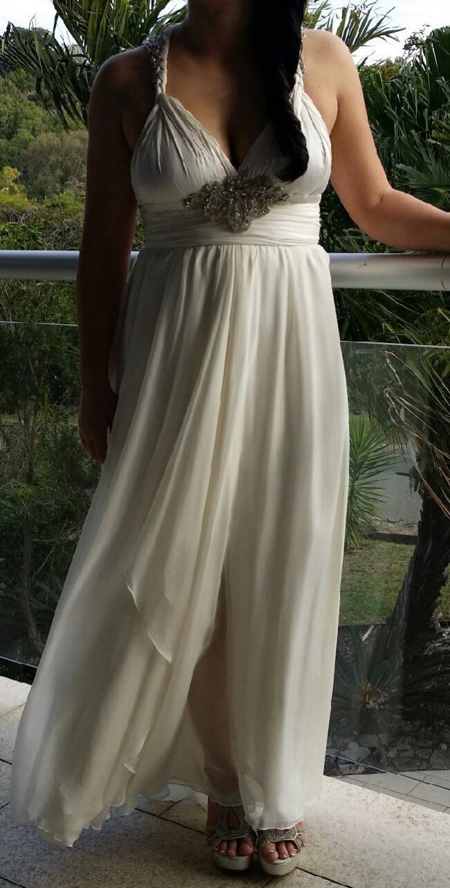 Anna Campbell, Elizabeth