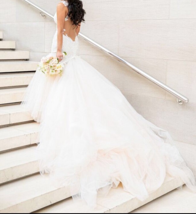 Galia Lahav, Loretta