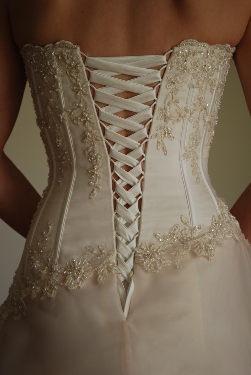Raylia Designs Jennifer W6232l Wedding Dress on Sale 33% Off