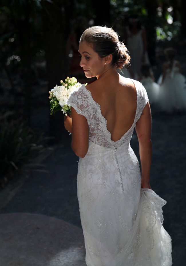 Halo Bridal Second Hand Wedding Dress on Sale 55% Off - Stillwhite