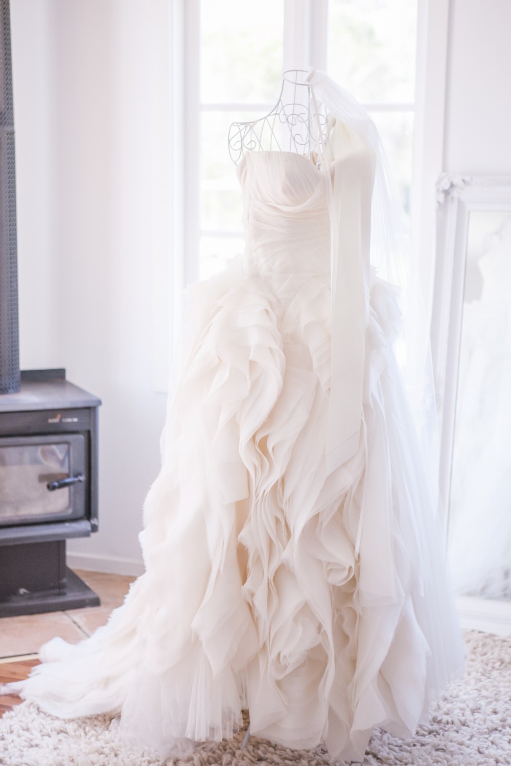 Vera Wang Diana Preowned Wedding Dress on Sale 53% Off - Stillwhite