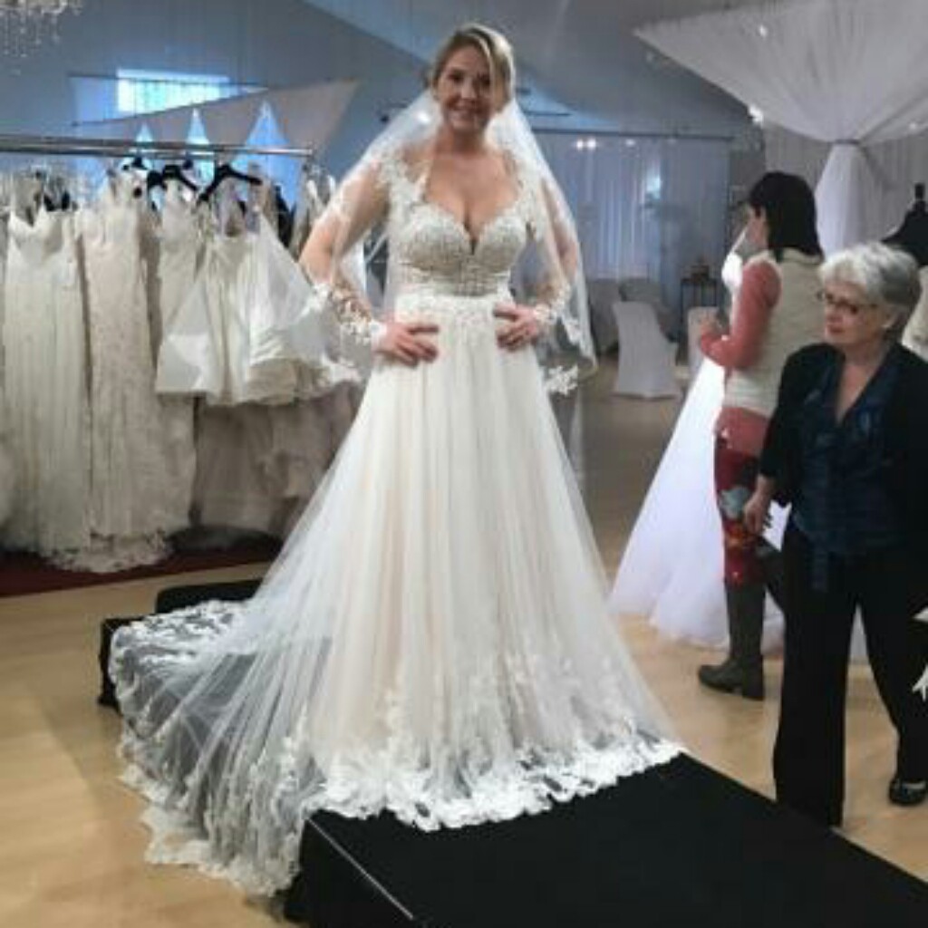 Essense of Australia D2038 - Second Hand Wedding Dresses