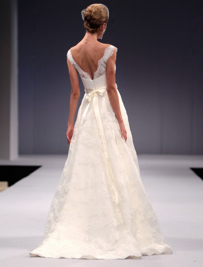 Anne Barge, Delphine